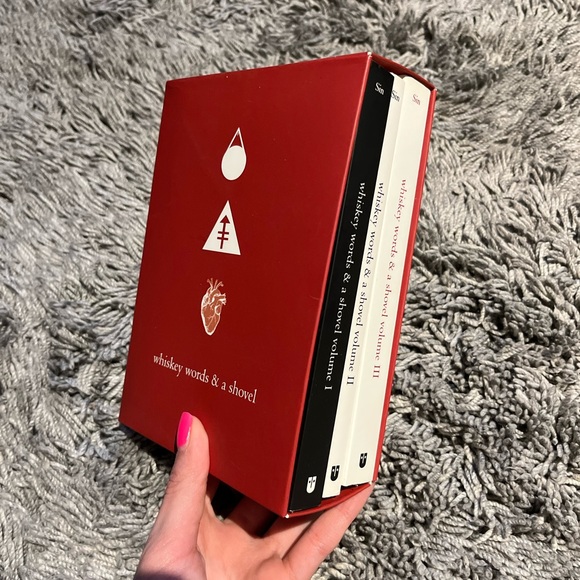 Whiskey words and a shovel - Picture 1 of 2